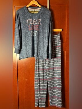Women’s Peace Love Joy Pajama Set With Wide Leg Pants Blue & Stripes XL